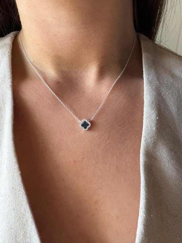 Producto - Collar FLOR VC negra - Acero blanco