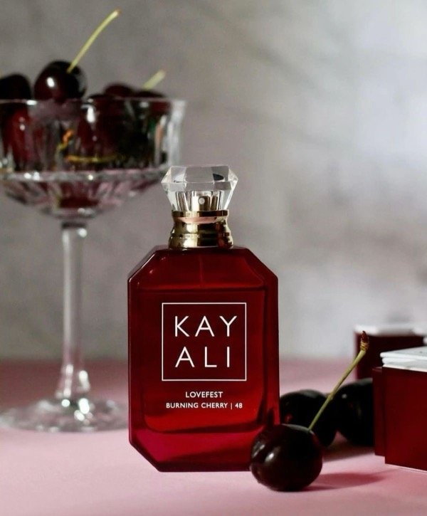Producto - Box - KAYALI BURNING CHERRY original + spray de regalo - 2