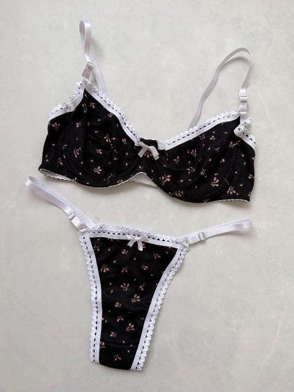Producto - Muna flores negro