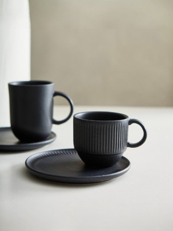 Producto - Set taza y plato mod. Linhas negra 230 ml