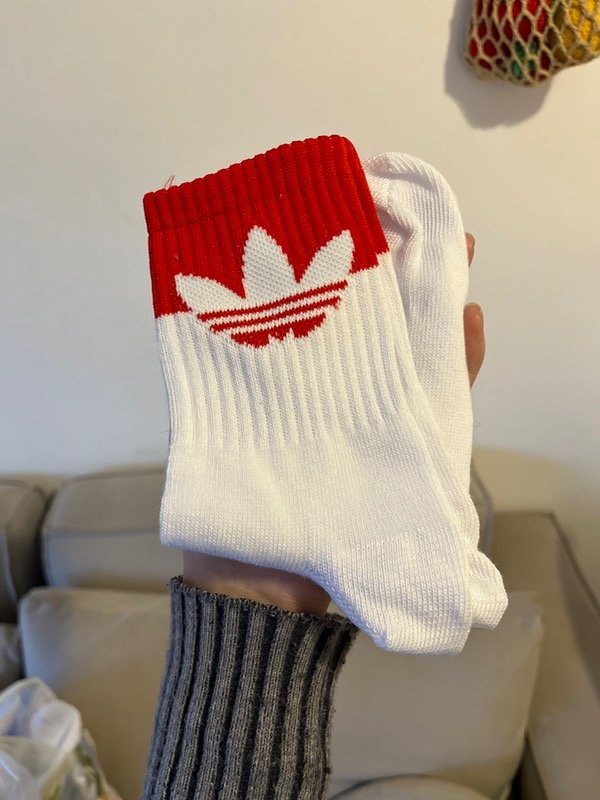 Producto - ADIDAS LOGO XL ROJA Y BLANCO TENIS