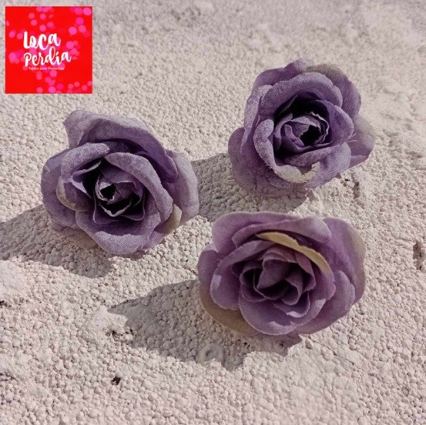 Producto - Trío De Flores 4 Cm Con Pinza Gris