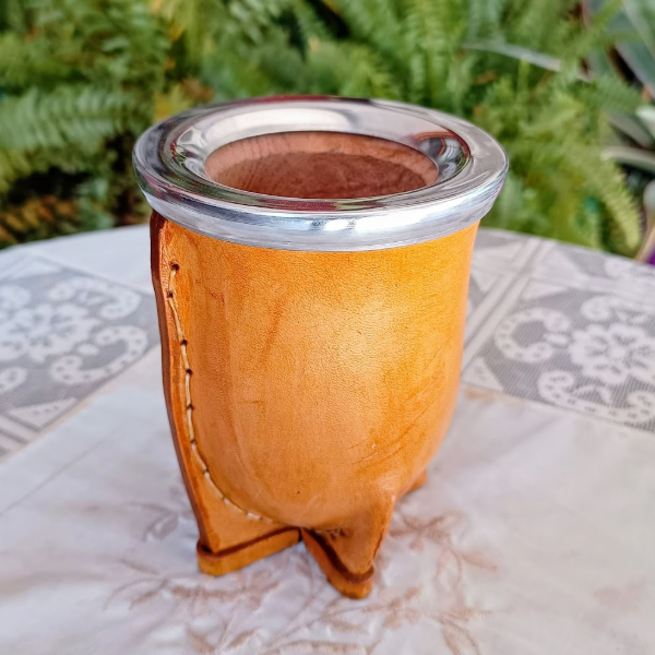 Producto - Mate camionero de algarrobo forrado en cuero