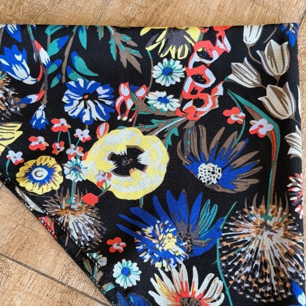 Producto - Pañuelo negro con estampa - 1