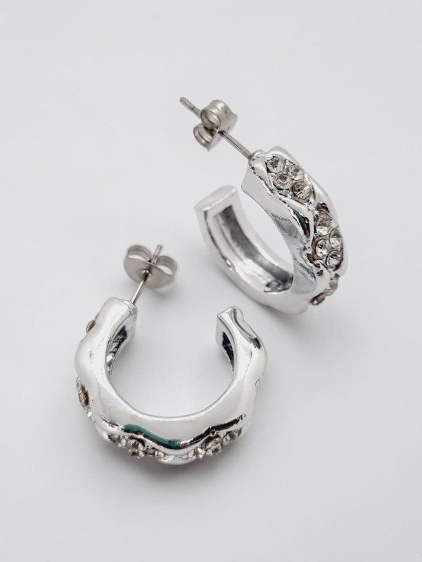 Producto - Aros acero quirurgico pasante semi argollita ancha detalle strass romb