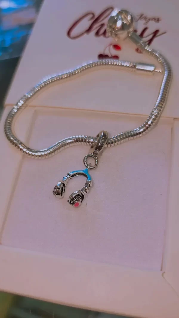 Producto - Charm auriculares ABF