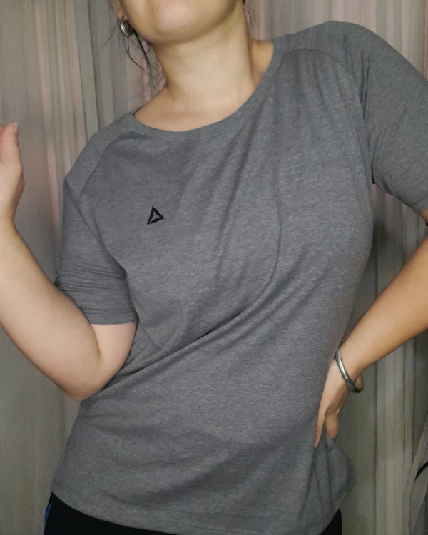 Producto - Remera Uma Gris