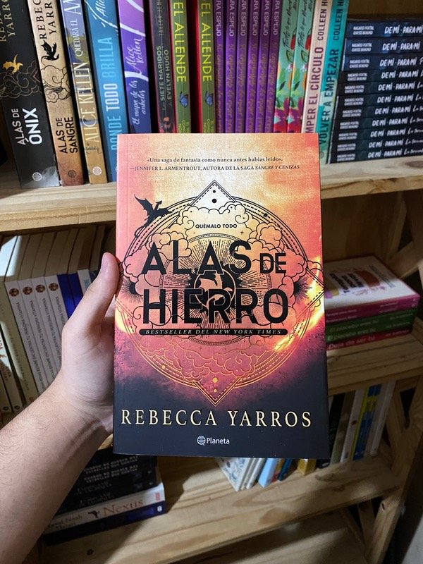 Producto - Alas de hierro (saga empíreo 2)