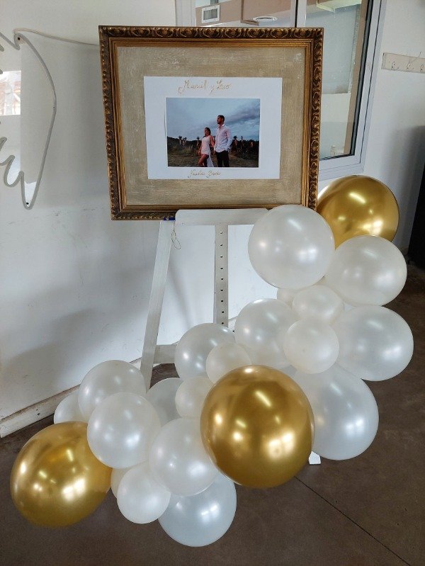 Producto - ATRIL CON GLOBOS