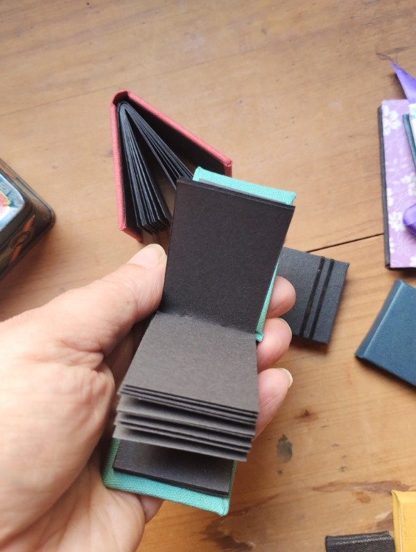 Producto - Mini Sketchbook papel negro 120gr - 2