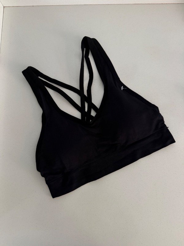 Producto - Top deportivo con tazas desmontables y espalda cruzada #541