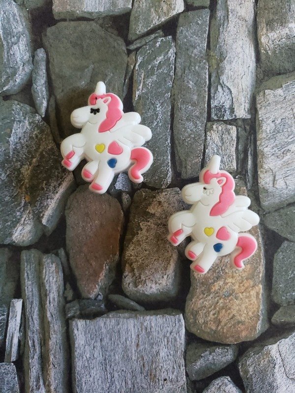 Producto - Pack x2 pines para crocs unicornio
