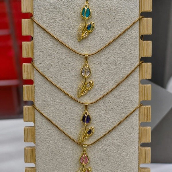 Producto - Collar Tendencia Acero Dorado con dije Tulipan (Colores Surtidos) SH