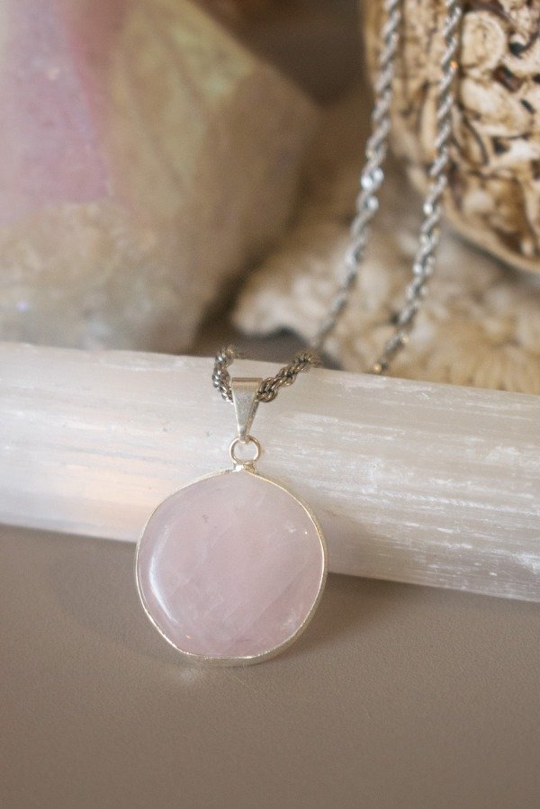 Producto - Dije circular de Cuarzo Rosa