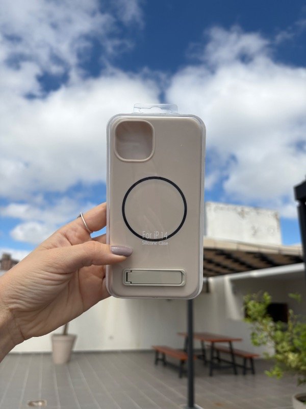 Producto - SILICONE CASE C/SOPORTE IP 13/14