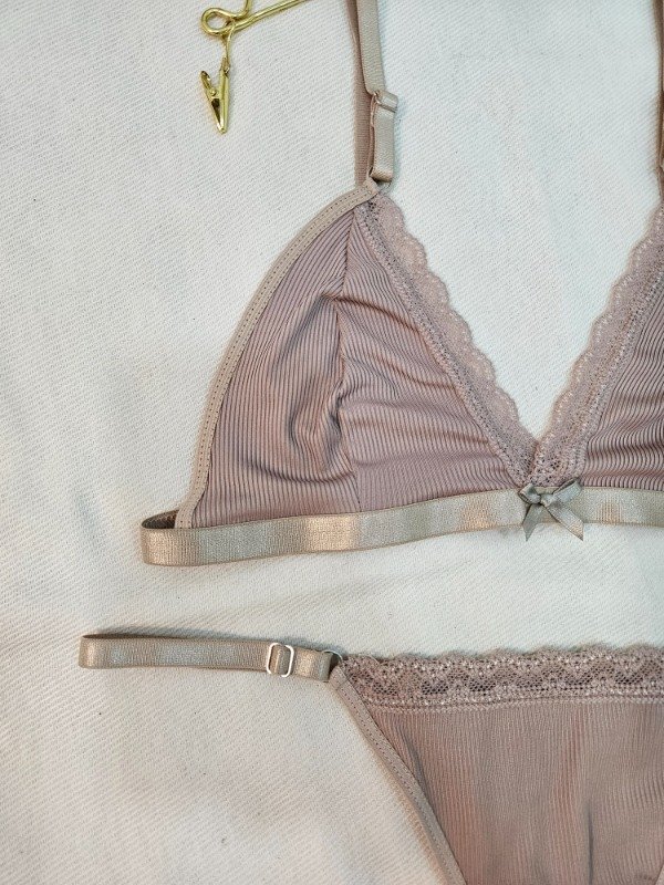 Producto - CONJUNTO DE MORLEY CON DETALLE CON PUNTILLA BEIGE (A04 A)