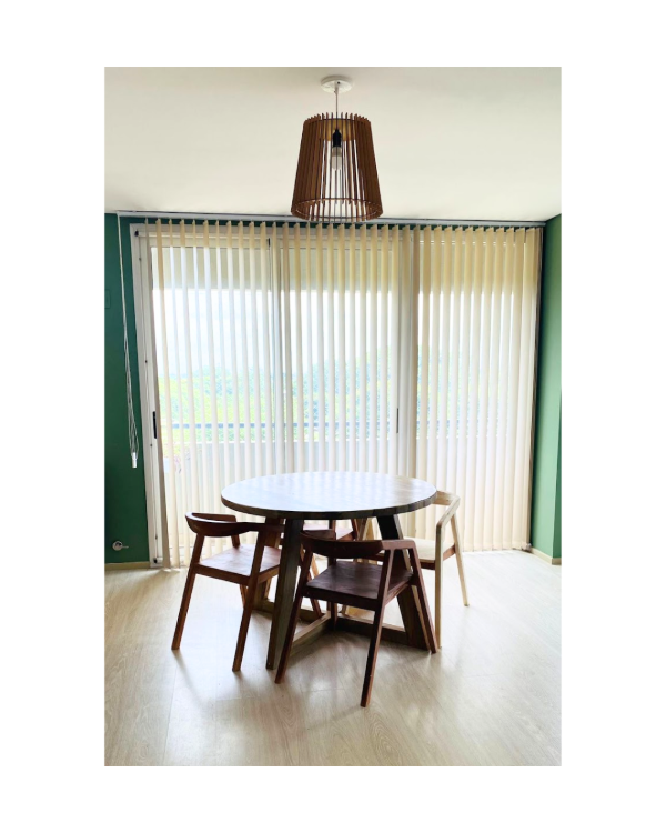 Producto - Sillas Bali x 4 / Una sin lustre