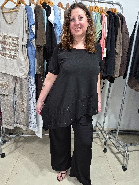 Producto - Blusa Irregular en Pico Negra con Brillos Negros - Seda Fria XL - 2