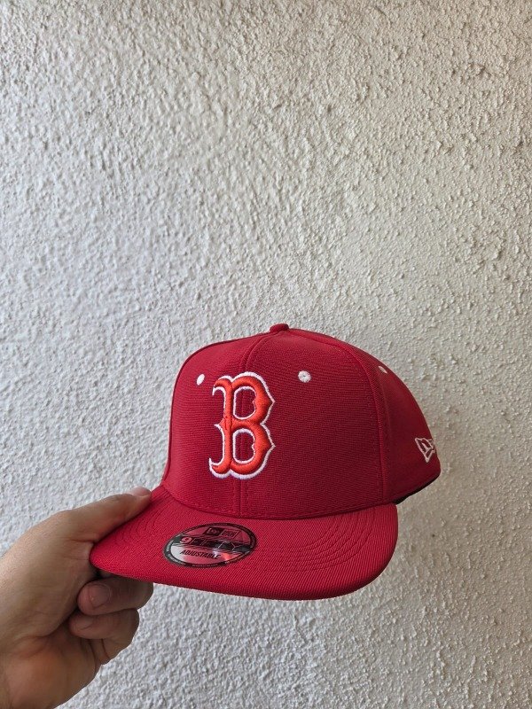 Producto - Gorra PLANA CERRADA BOSTON ROJA