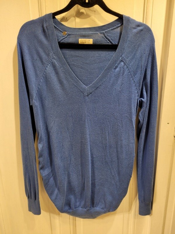 Producto - Sweater OLD NAVY azul escote en v Talle M - PRECIO: 40X