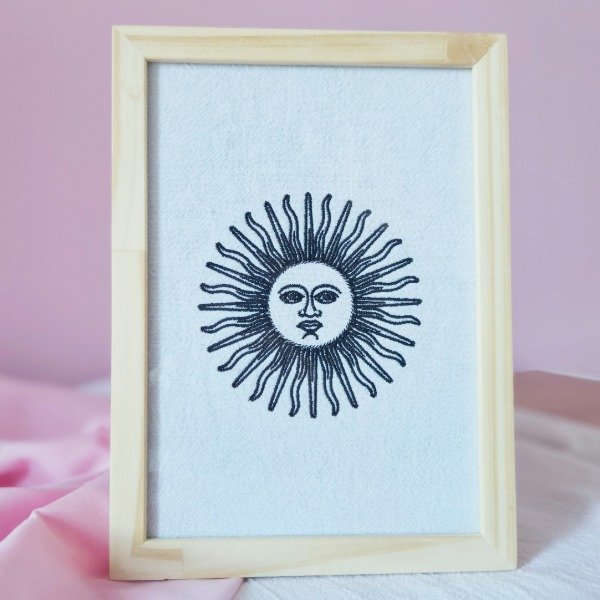 Producto - Cuadro Sol de Mayo Hilo Negro (bordado a máquina)