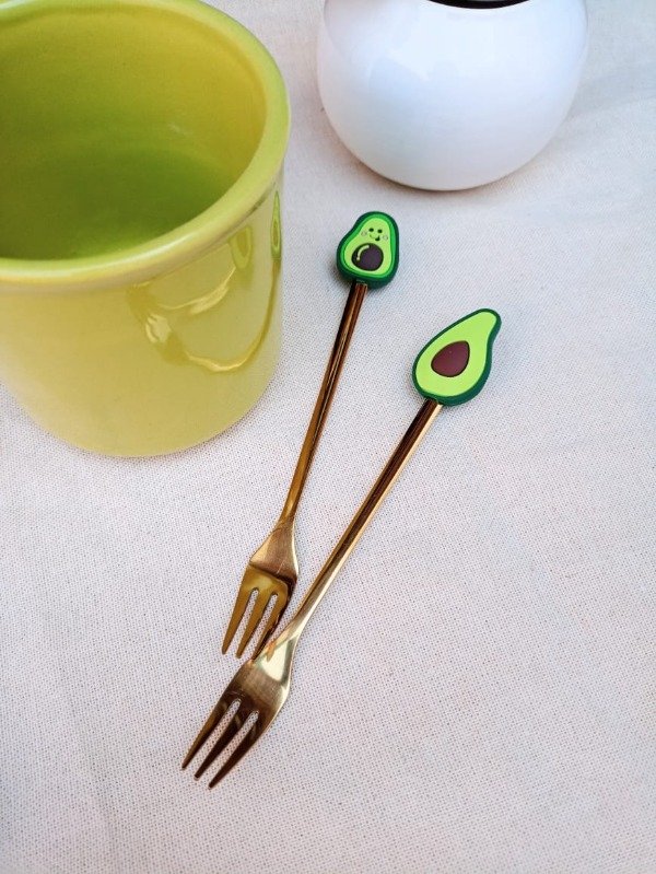 Producto - Tenedor de Acero dorado con Palta