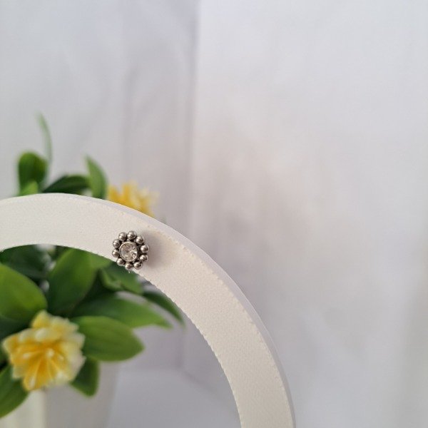 Producto - UNIDAD FLOR CUBIC HELIX ROSCA INTERNA PIERCING