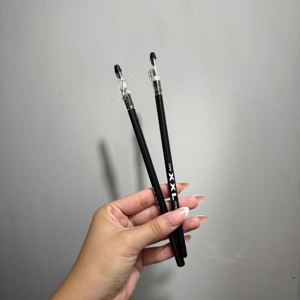 Producto - Delineador labial y de ojos negro