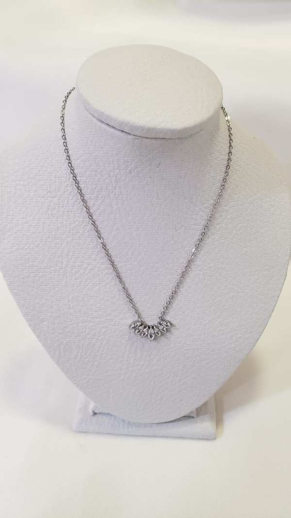 Producto - Collar con dije estilo tiara