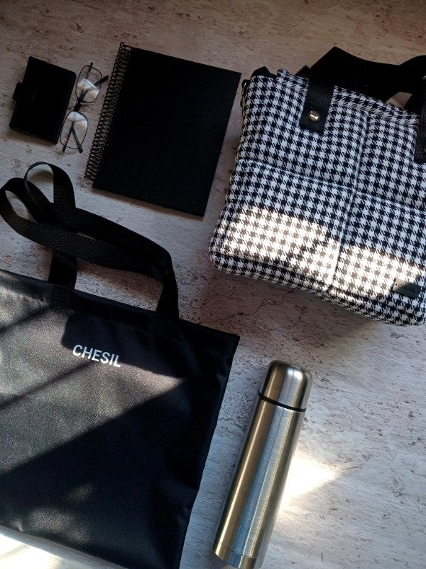 Producto - Bag Lune chica con cierre y correa + bolsa tote impermeable (23 x 24 )