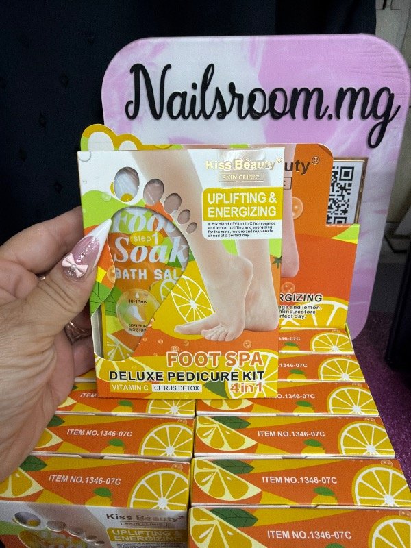 Producto - Spa de pies 4 en 1 con vitamina c contiene 4 sobres para un correcto spa