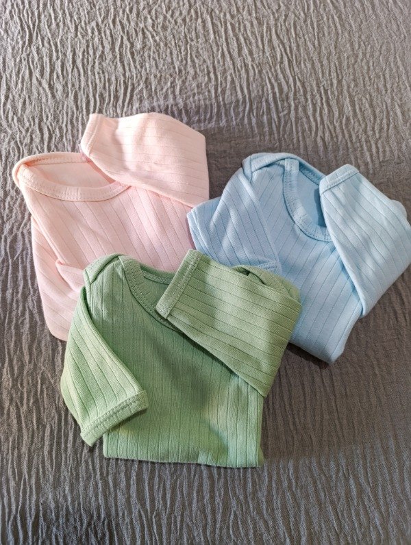 Producto - 9-12 MESES - Body acanalado - Celeste crema