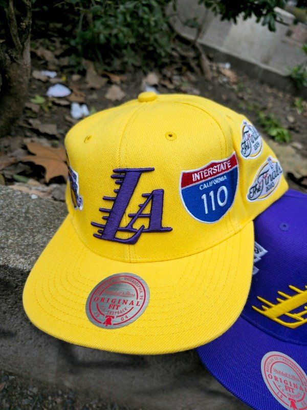 Los angeles lakers icon champions multi patch yellow Mitchell and ness