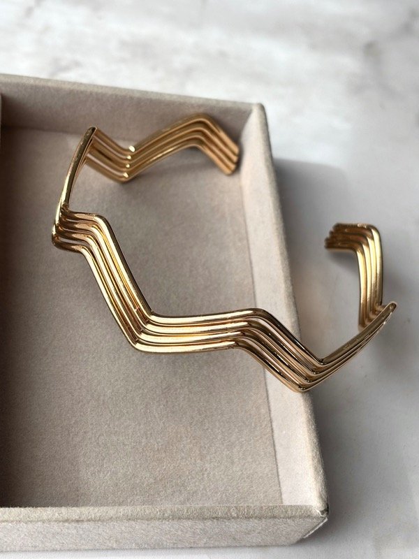 Producto - Brazalete dorado zigzag