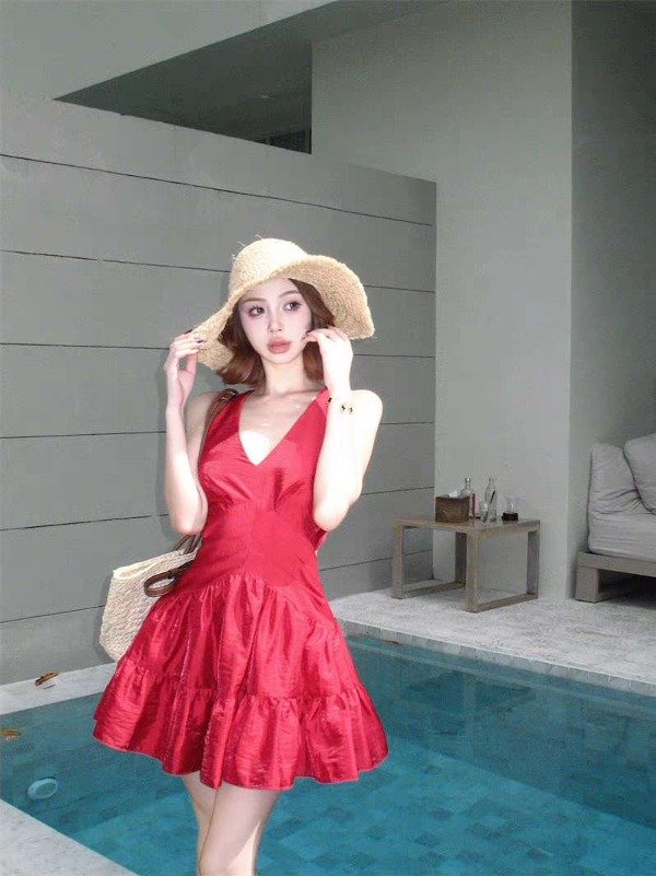 Producto - vestido corto rojo con escote en V