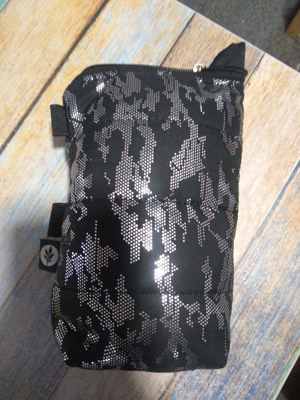 Producto - Yerbero puffer negro y plateado