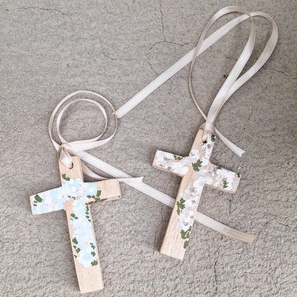 Producto - Cruz con flores y cinta