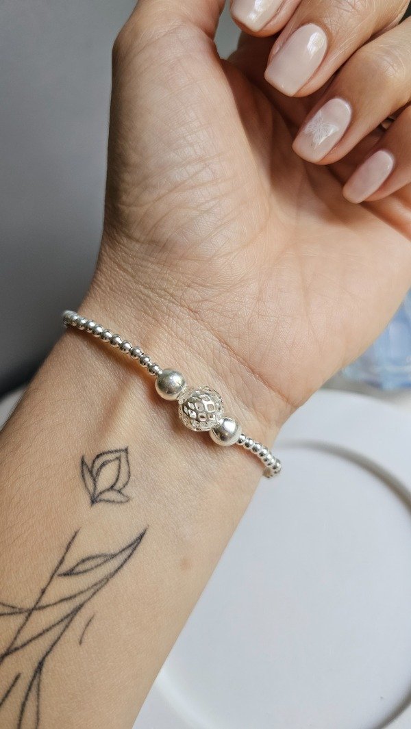 Producto - Pulsera bolitas con bolita central calada 18cm. Plata