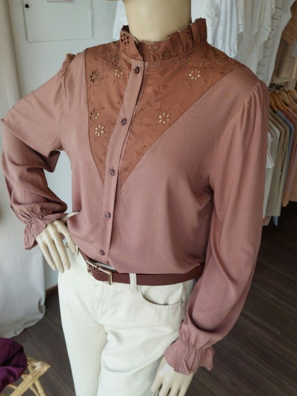 Producto - Camisa con broderie choco - AW283