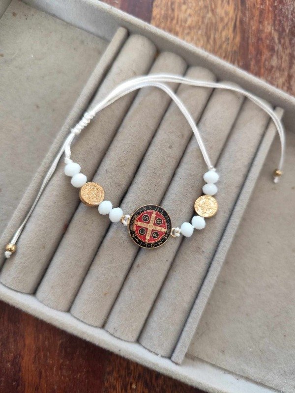 Producto - Pulsera hilo san benito blanco.
