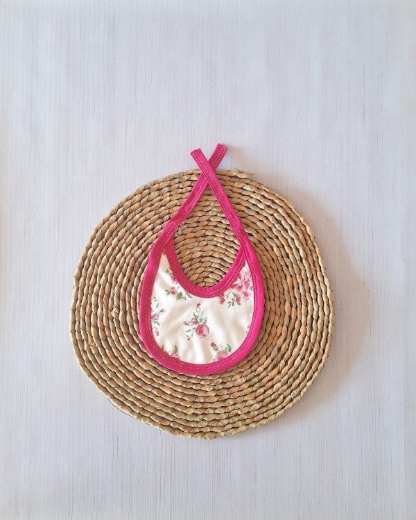 Producto - Babero RN Flores Fucsia