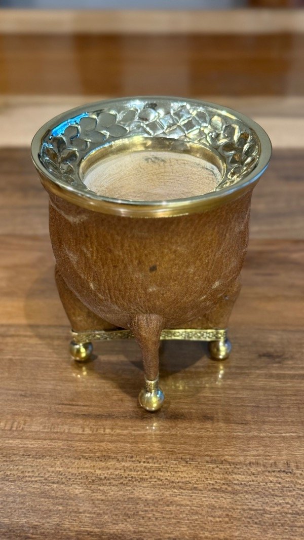 Producto - Mate camionero cuero crudo cocido a tiento virola volcada bronce base bolita