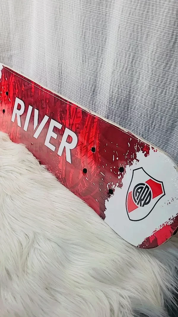 Producto - Skate de Madera Resistente Licencia River Plate