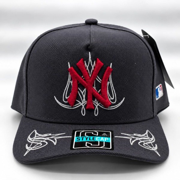 Producto - Ny supercap premium gris ny roja con llama blanca