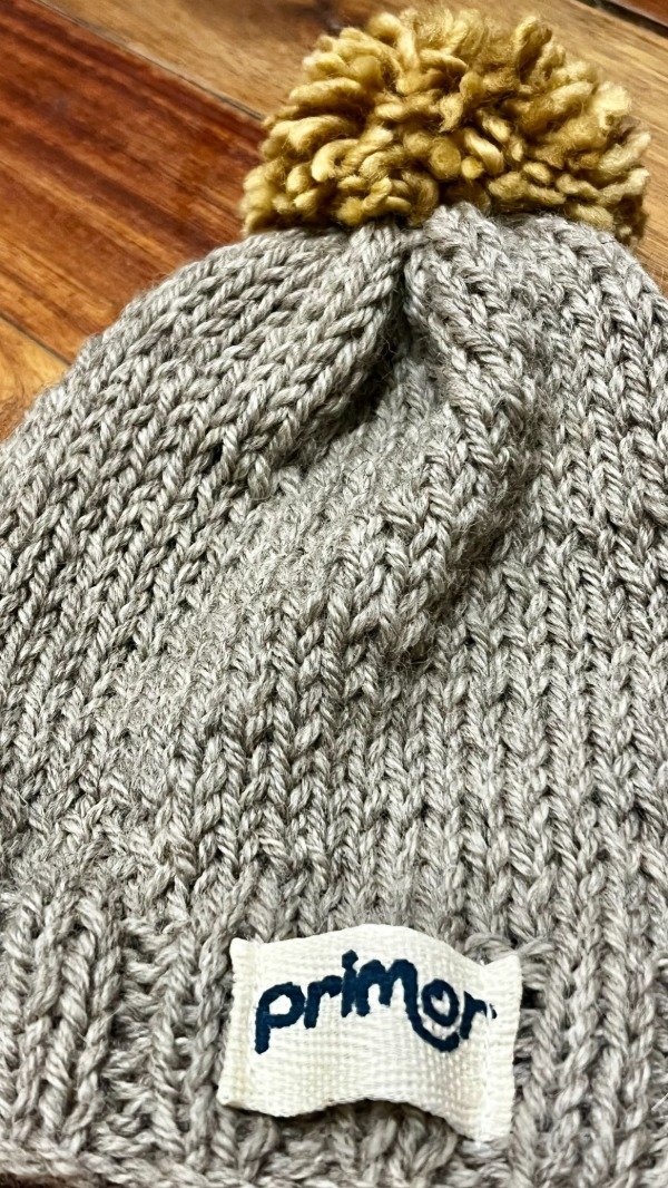 Producto - Gorrino Gris con Marrón - 1