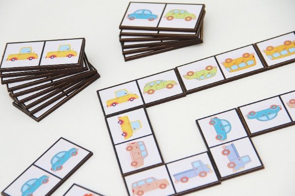 Producto - DOMINÓ AUTITOS 28 PIEZAS