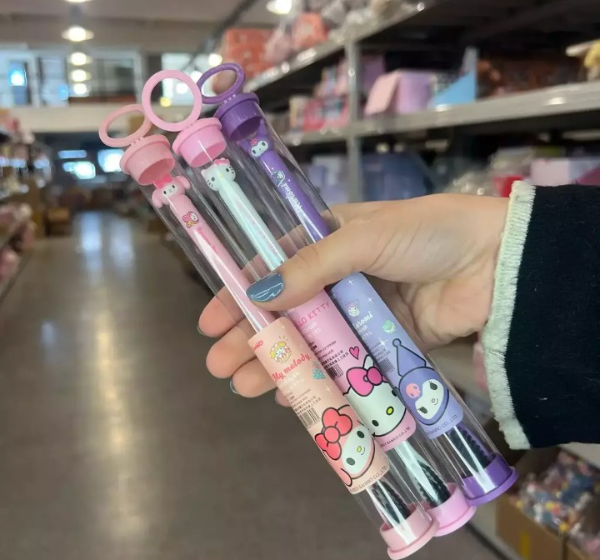 Producto - Cepillos de dientes sanrio