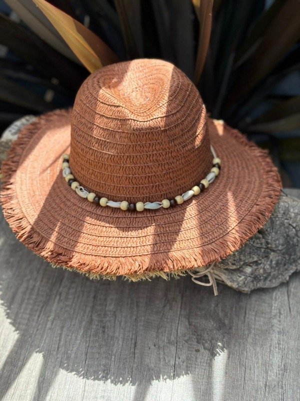 Producto - capelina con detalle de caracoles