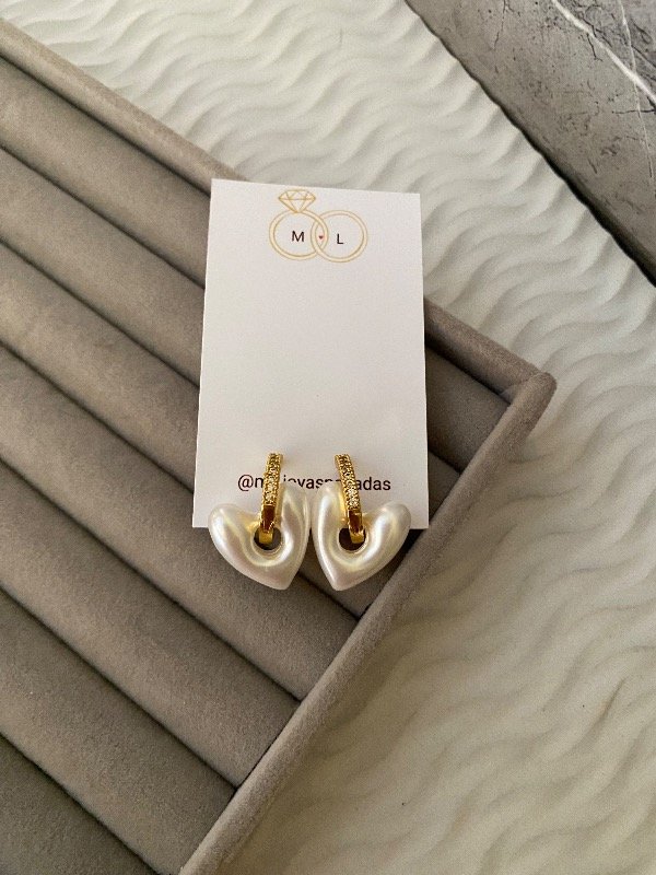 Producto - Argollita Perla corazón dorado