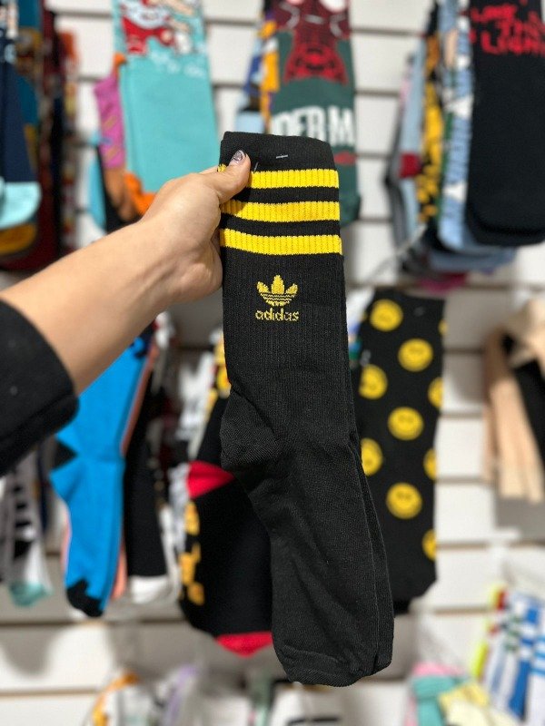 Producto - Adidas negra rayas amarillas MD